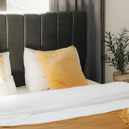 Elegance C8 Rooftop Spa&gym Mountain&seeview Apartment *